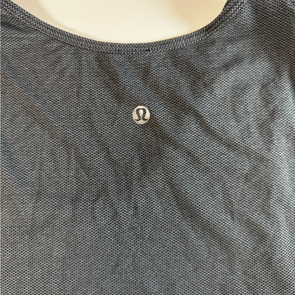 lululemon athletica Charcoal Short Sleeve Top - Picture 1 of 3
